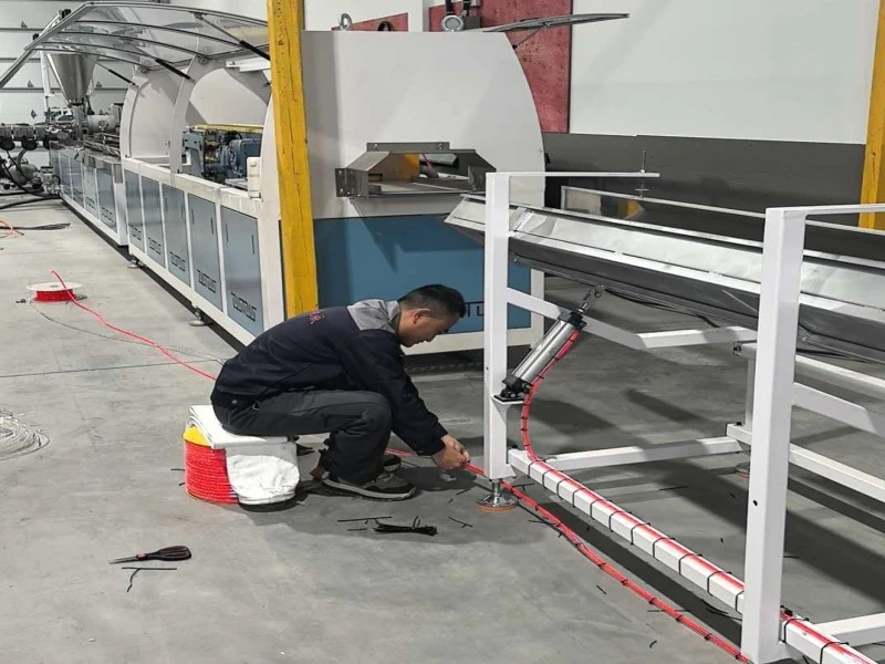 Baineann Líne Táirgthe WPC Oibriú Cobhsaí amach i Québec, Ceanada