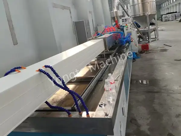 Próifíl Gutter Báistí tSín PVC Meaisín Making