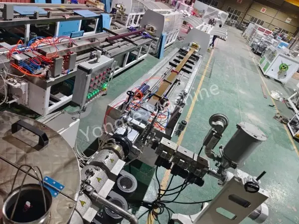 India Machine Plaisteacha Adhmad - Trasfhoirmigh Díomailt Plaisteacha go Ábhar Foirgníochta Glas