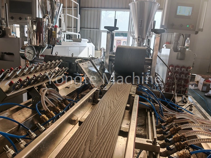 Meaisín Cas ar Dhíomailt Plaisteacha isteach i bPróifíl WPC