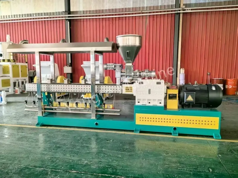 Extruder Athchúrsála PET a dhíoltar le Custaiméir na Síne
