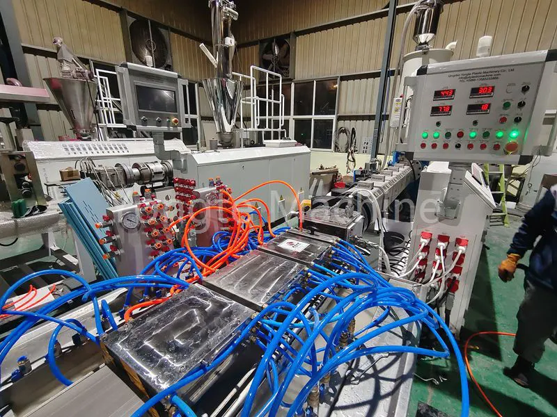 Líne Easbhrúite Lumber Plaisteacha