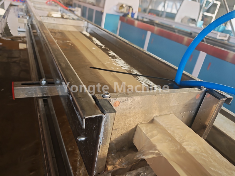 Meaisín próifíl doras PVC WPC